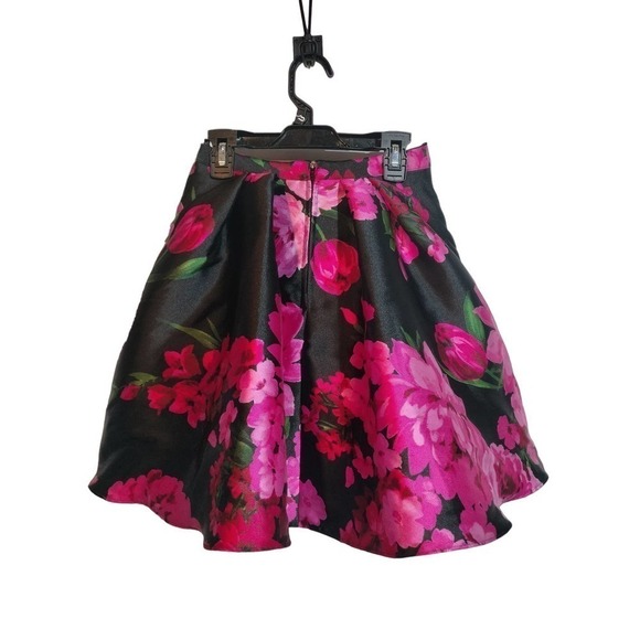B. Darlin black floral circle mini skirt XS-SM - Picture 4 of 7